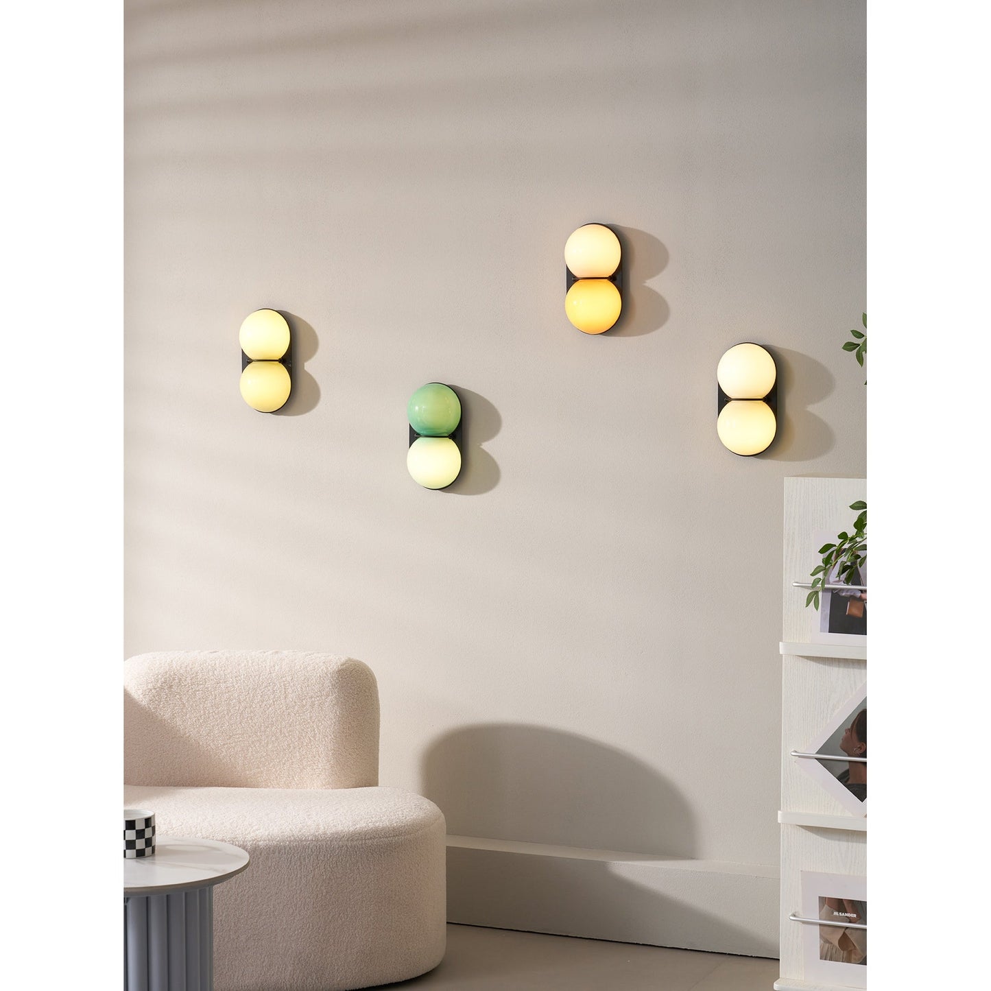 Moderne Dubbele Glazen Wandlamp – Speelse Verlichting met Gekleurde Glazen voor Slaapkamer & Kinderkamer