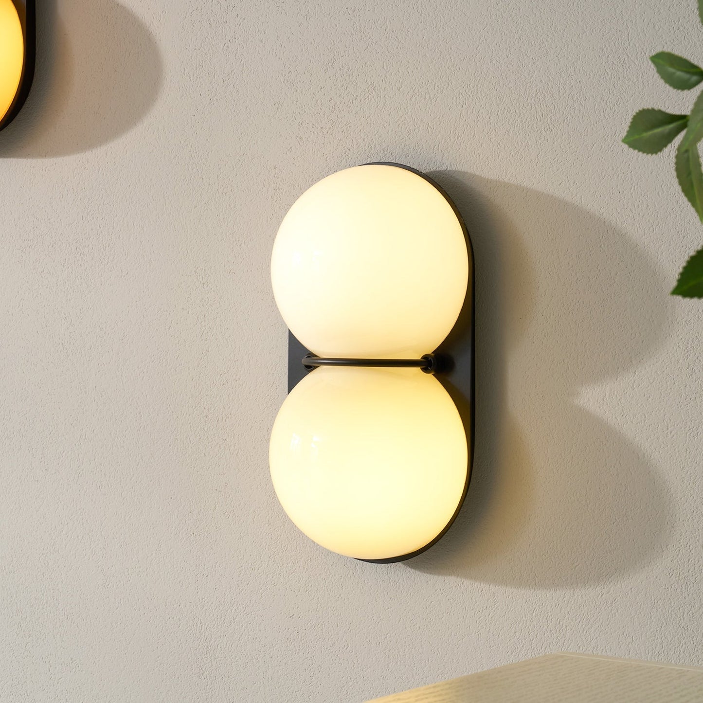 Moderne Dubbele Glazen Wandlamp – Speelse Verlichting met Gekleurde Glazen voor Slaapkamer & Kinderkamer