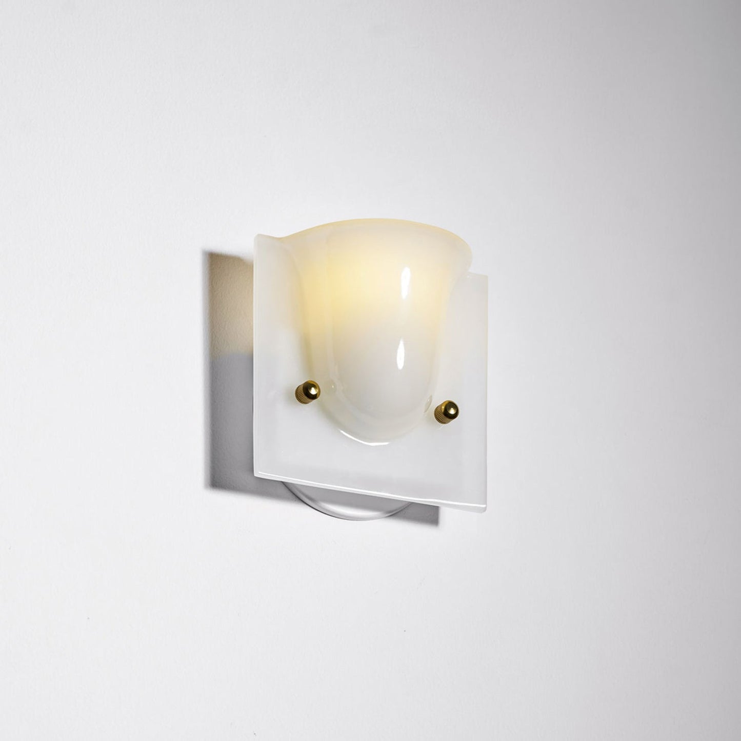 Mollo Wandlamp — Organische Hars & IJzer Wandverlichting