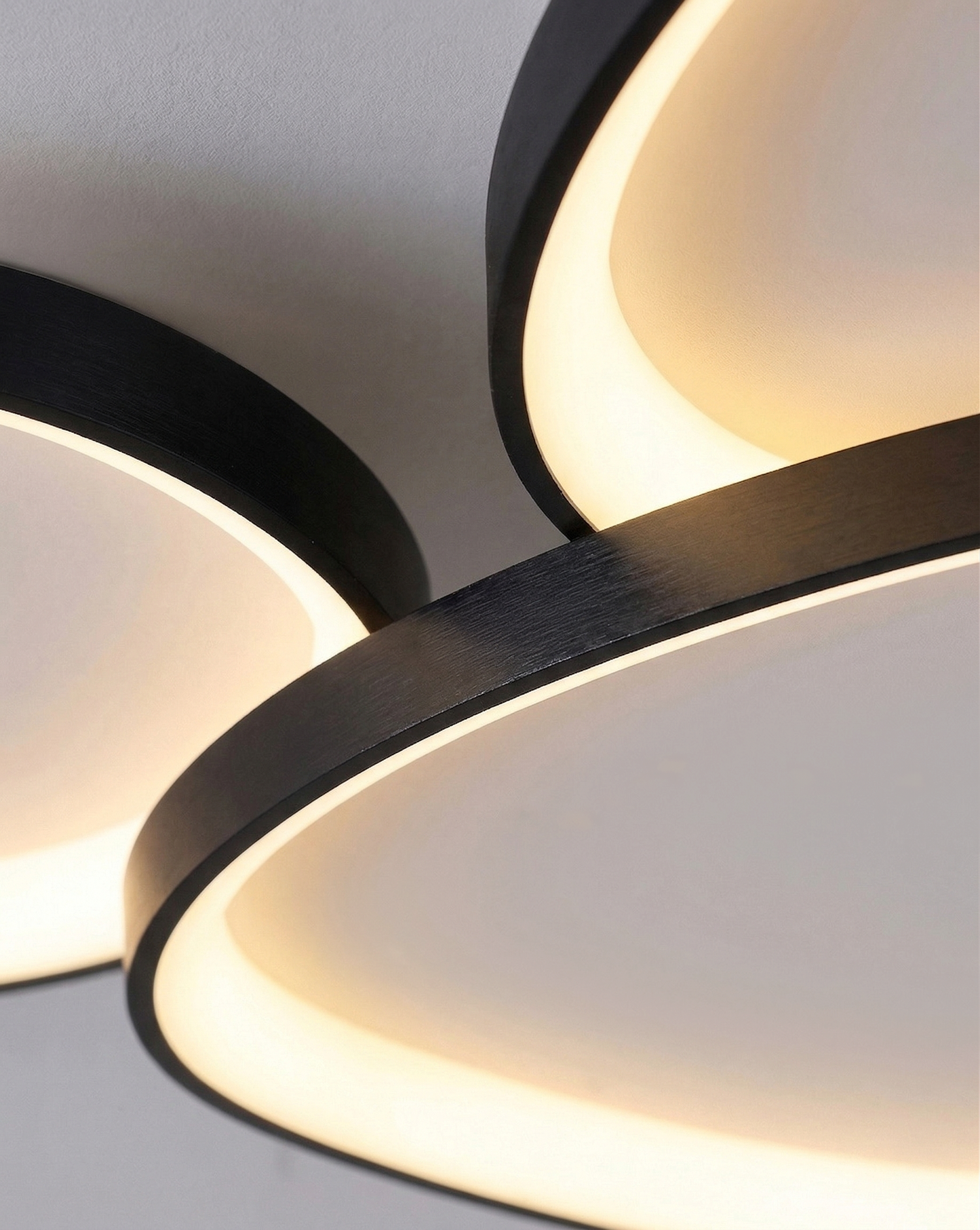 Pinnacle LED Plafondlamp – Minimalistische Moderne Plafondverlichting met Subtiele Verfijning
