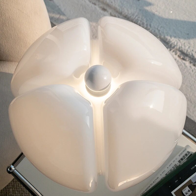 Tafellamp Bloemvorm – Moderne Design Lamp met Zachte Sfeerverlichting