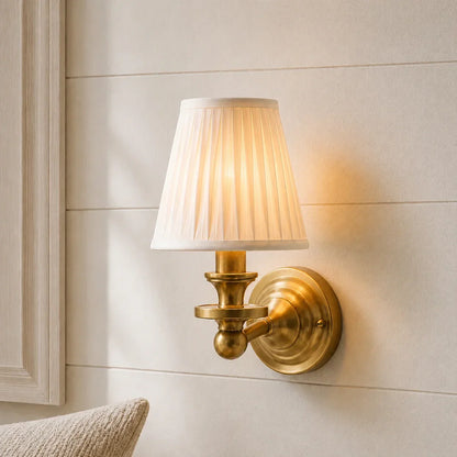Vintage Wandlamp met Linnen Kap en Messing Armatuur – Retro Design voor Slaapkamer en Woonkamer