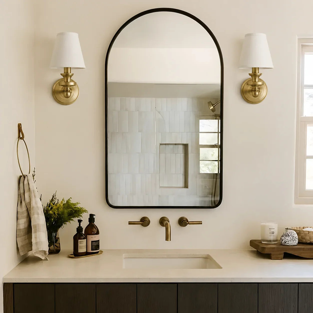 Vintage Wandlamp met Linnen Kap en Messing Armatuur – Retro Design voor Slaapkamer en Woonkamer