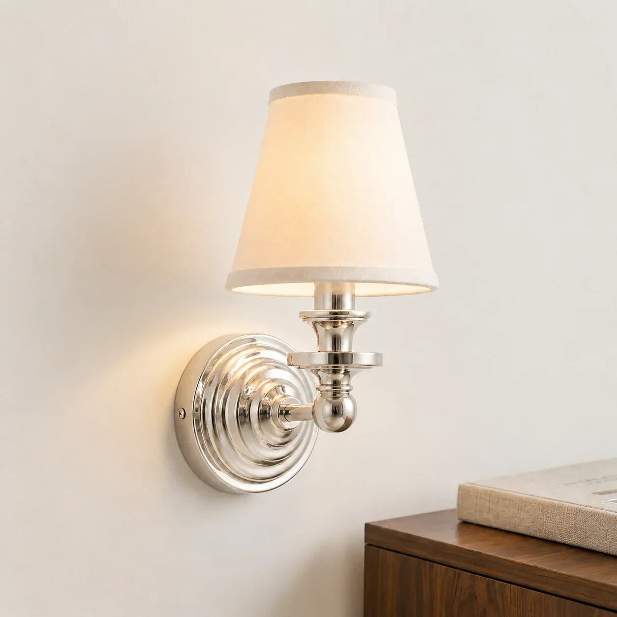 Vintage Wandlamp met Linnen Kap en Messing Armatuur – Retro Design voor Slaapkamer en Woonkamer