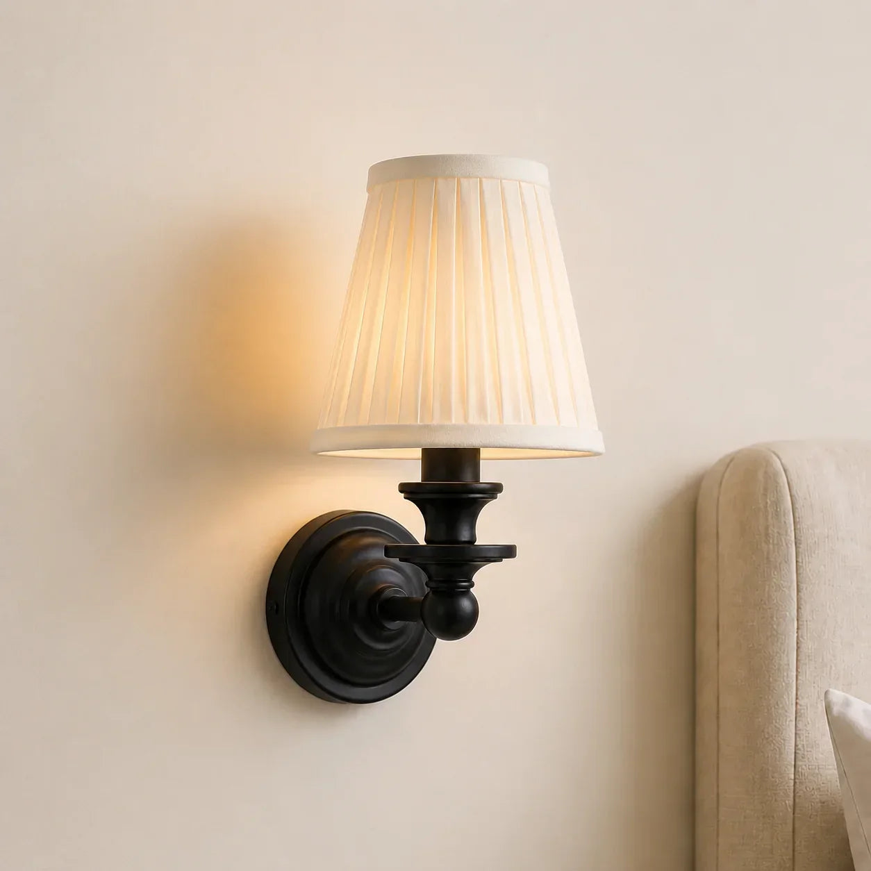Vintage Wandlamp met Linnen Kap en Messing Armatuur – Retro Design voor Slaapkamer en Woonkamer