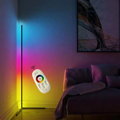 Moderne Hoek Vloerlamp Met Geïntegreerde LED Verlichting En Slim Ruimtebesparend Design