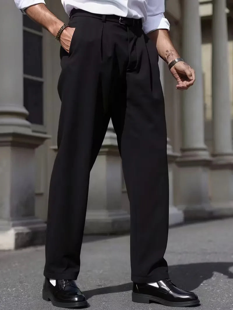 Rechte broek met geplooide details en zijzakken
