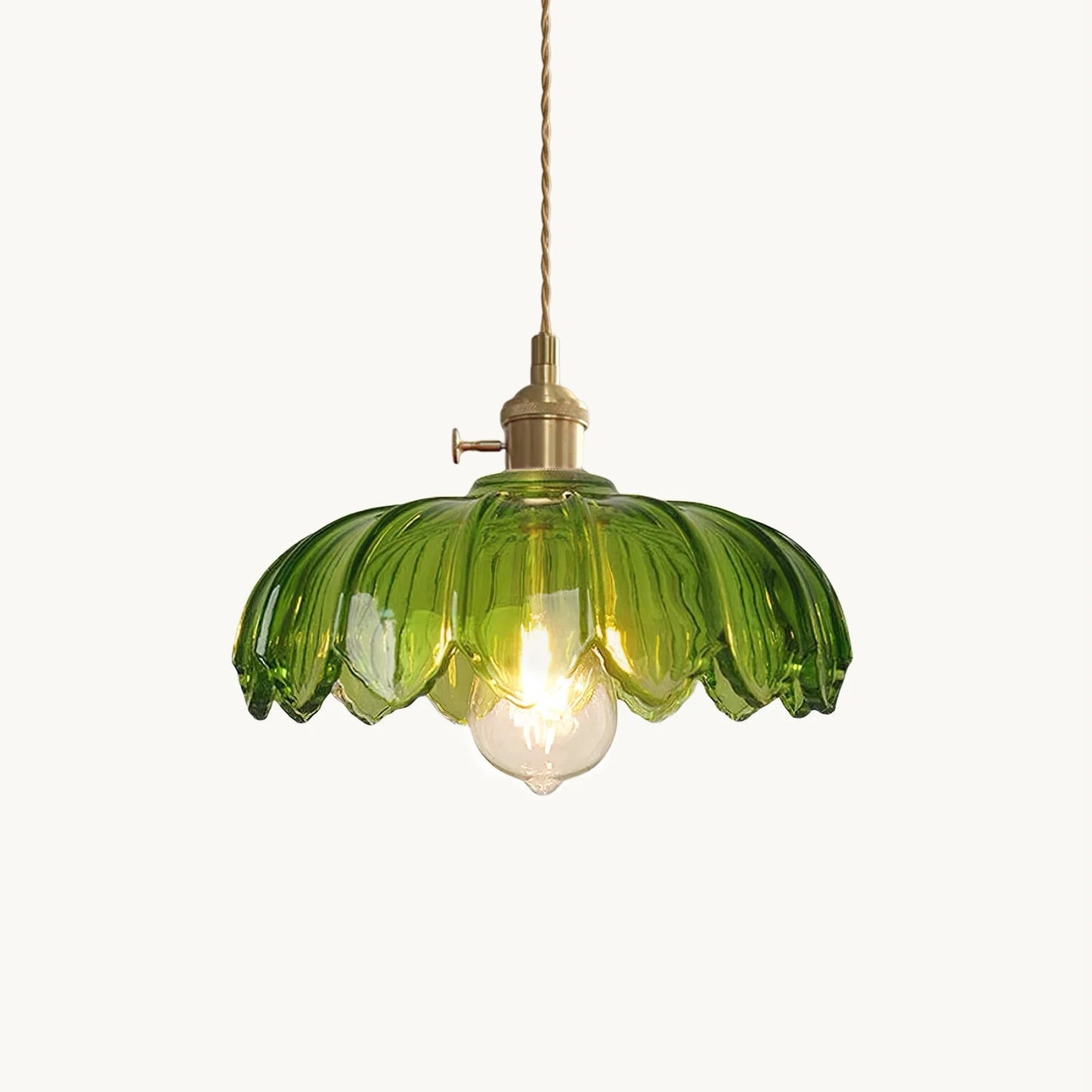 Retro Hanglamp met Bloembladkap en Messing Armatuur – Vintage Elegantie in Zes Glaskleuren – Enkele of Drievoudige Lichtpunten