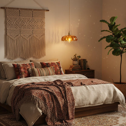 Retro Hanglamp met Bloembladkap en Messing Armatuur – Vintage Elegantie in Zes Glaskleuren – Enkele of Drievoudige Lichtpunten