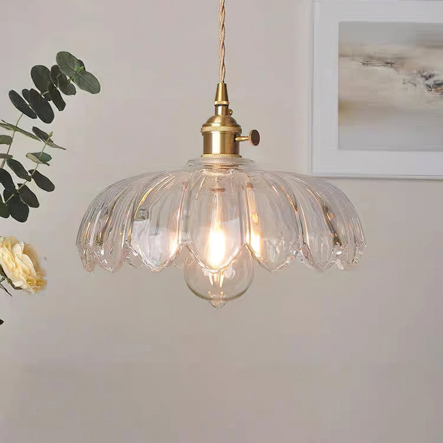 Retro Hanglamp met Bloembladkap en Messing Armatuur – Vintage Elegantie in Zes Glaskleuren – Enkele of Drievoudige Lichtpunten