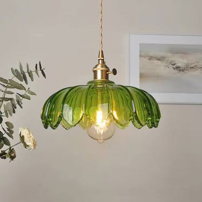 Retro Hanglamp met Bloembladkap en Messing Armatuur – Vintage Elegantie in Zes Glaskleuren – Enkele of Drievoudige Lichtpunten