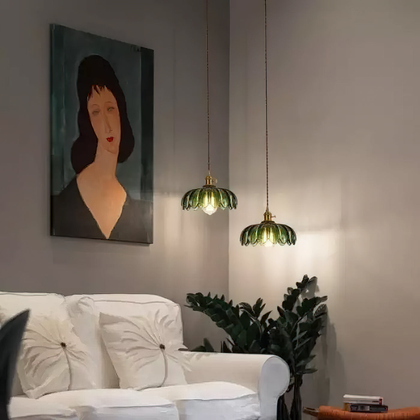 Retro Hanglamp met Bloembladkap en Messing Armatuur – Vintage Elegantie in Zes Glaskleuren – Enkele of Drievoudige Lichtpunten