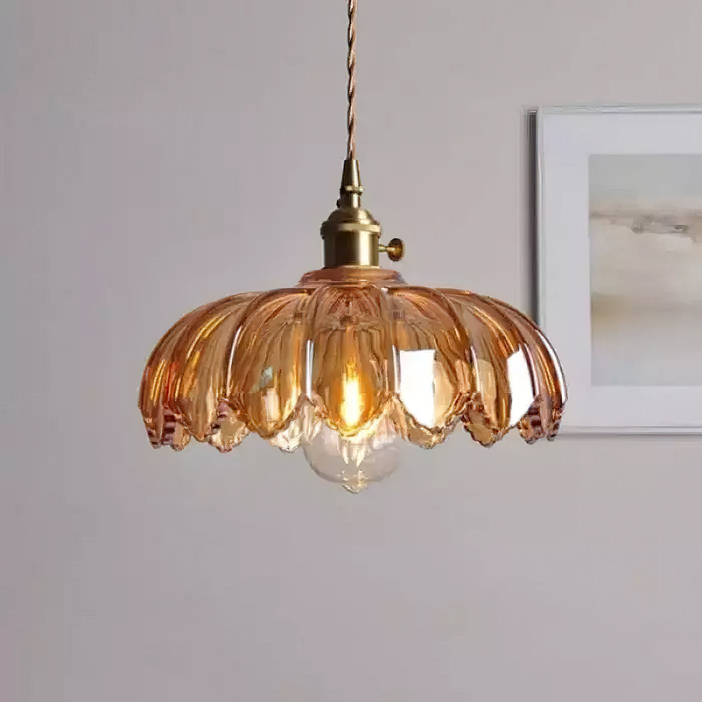 Retro Hanglamp met Bloembladkap en Messing Armatuur – Vintage Elegantie in Zes Glaskleuren – Enkele of Drievoudige Lichtpunten