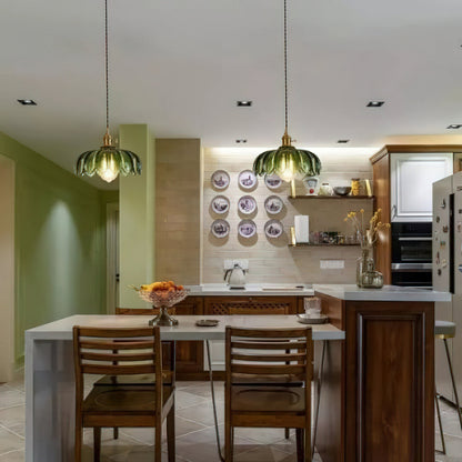 Retro Hanglamp met Bloembladkap en Messing Armatuur – Vintage Elegantie in Zes Glaskleuren – Enkele of Drievoudige Lichtpunten