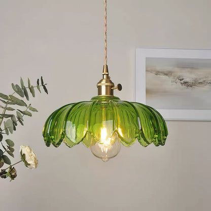 Retro Hanglamp met Bloembladkap en Messing Armatuur – Vintage Elegantie in Zes Glaskleuren – Enkele of Drievoudige Lichtpunten