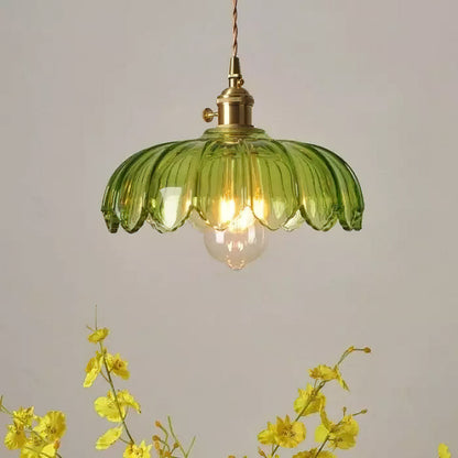 Retro Hanglamp met Bloembladkap en Messing Armatuur – Vintage Elegantie in Zes Glaskleuren – Enkele of Drievoudige Lichtpunten