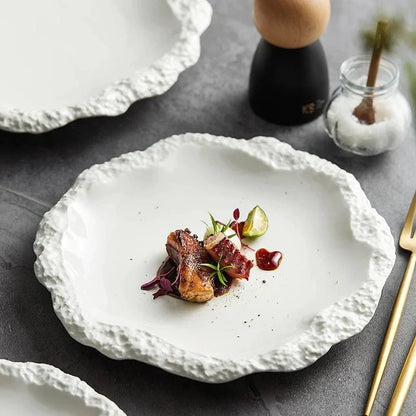Keramisch Dinerbord met Rustieke Randstructuur – Elegante Servies voor Iedere Maaltijd