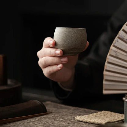 Handgemaakte espressokopjes van ambachtelijk keramiek voor espresso en koffieritueel