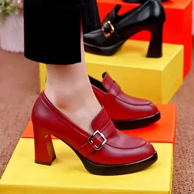 Hoge Puntneuzigehakte Pumps