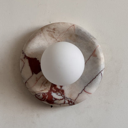 Ronde Design Wandlamp Met Marmeren Achterplaat En Glazen Bol Voor Hal En Slaapkamer