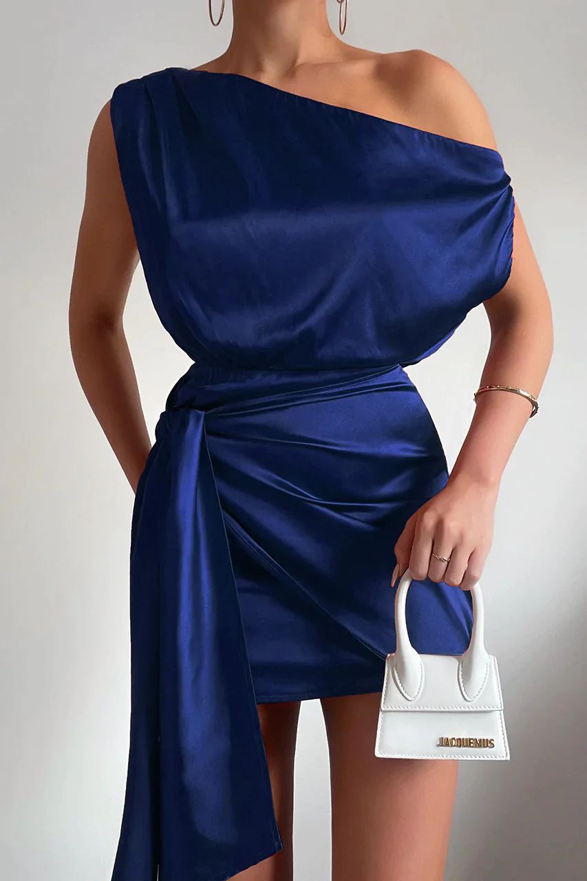 Elegante One Shoulder Mini-Jurk van Satijn - StudioMarella