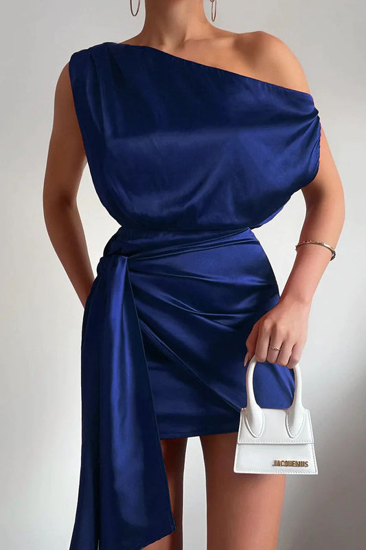 Elegante One Shoulder Mini-Jurk van Satijn - StudioMarella