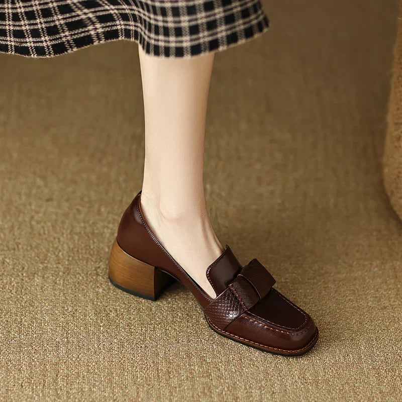 Dames Loafers Met Knoopdetail