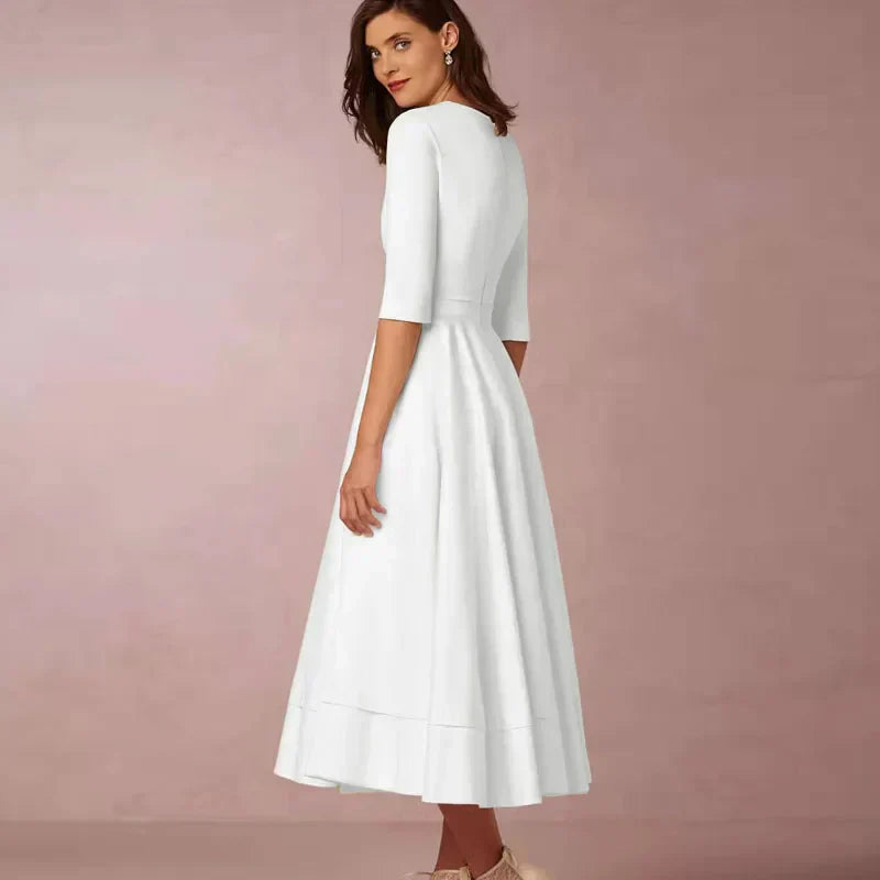 Elegante A-lijn Jurk met Luxe Stof en Chic Design