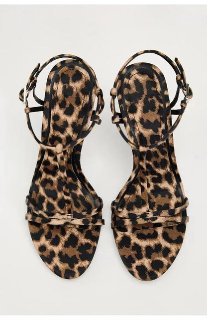 Leopard Sandalen met Hoge Hak en Glamour Look