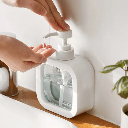 Minimalistische zeepdispenser voor badkamer en keuken met Scandinavisch design