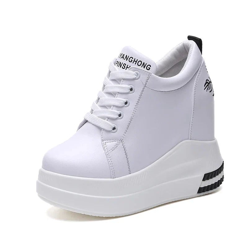 Stijlvolle Dames Sneakers Glanzend Leer