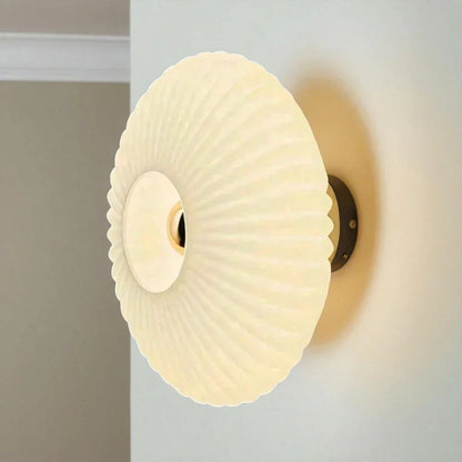Ronde Glazen Wandlamp Geribbeld Schelp Design Goud Amber Woonkamer