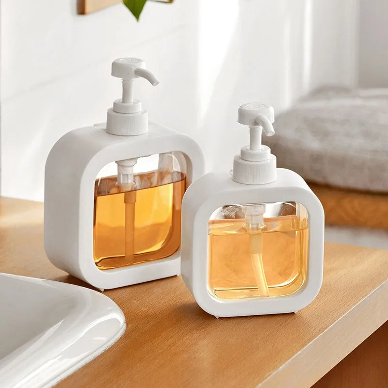 Minimalistische zeepdispenser voor badkamer en keuken met Scandinavisch design