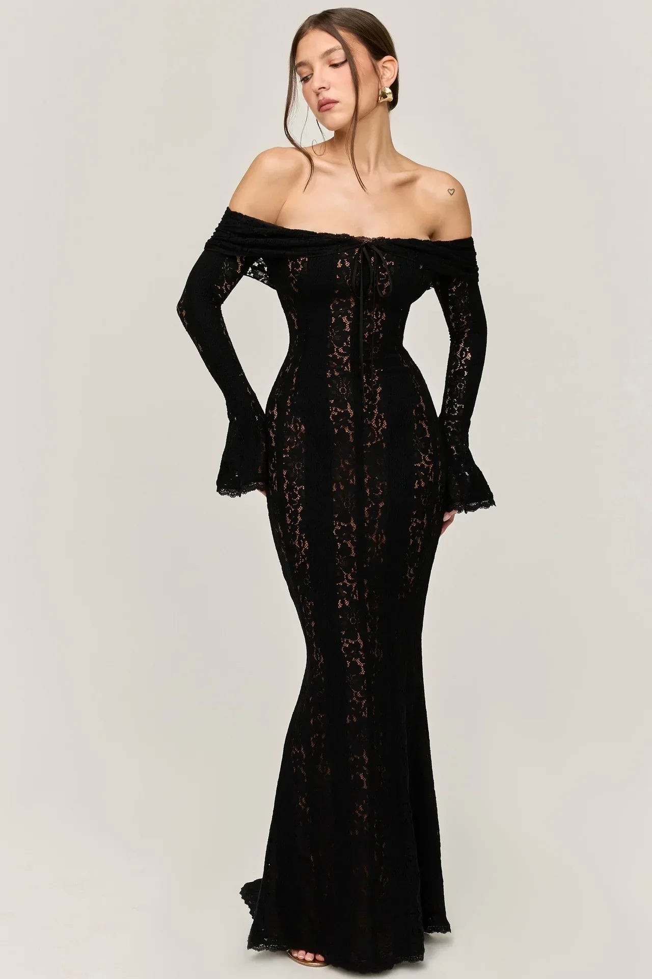 Off-Shoulder Maxi Jurk met Kant en Ruffles Elegante Vrouwelijke Stijl