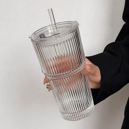 Geribbelde To-Go Beker met Rietje - Borosilicaatglas - Herbruikbare Drinkbeker voor Koffie & Thee - Warmteisolerend met Deksel - Draagbare Reisbeker voor Onderweg