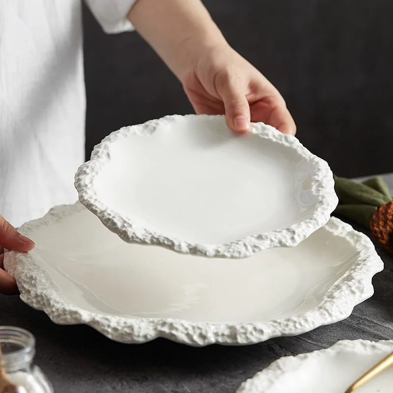 Keramisch Bord met Rotsstructuur Randafwerking – Voor Tafeldecoratie en Dagelijks Gebruik