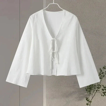 Vrouwelijke Linnen Blouse Met Strik Detail