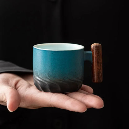 Keramische Koffiemok met Klassieke Rondingen en Geglazuurde Afwerking