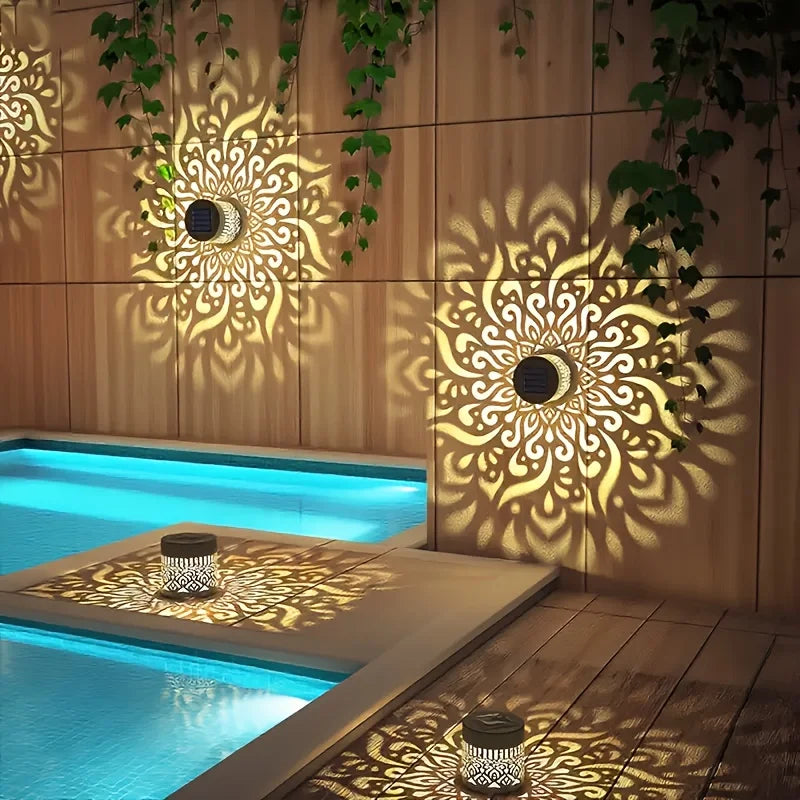 Sfeerlantaarn op Zonne-energie met Schaduwprojectie - IJzeren Tuinlamp IP65 - Warm Wit Licht voor Buiten - Automatische Schemersensor - Wandmontage of Vrijstaand