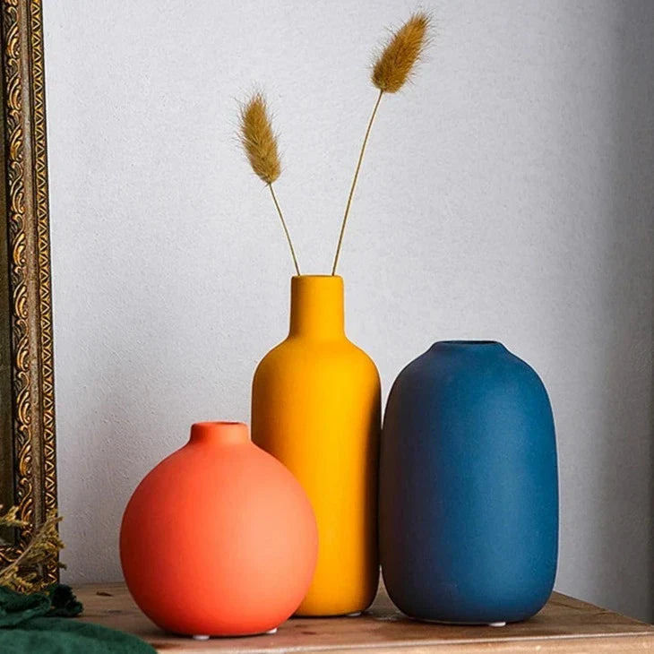 Keramische Vaas met Handgeschilderde Scandinavische Motieven – Decoratieve Bloemenvaas voor Woonkamer en Tafel