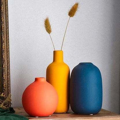 Keramische Vaas met Handgeschilderde Scandinavische Motieven – Decoratieve Bloemenvaas voor Woonkamer en Tafel