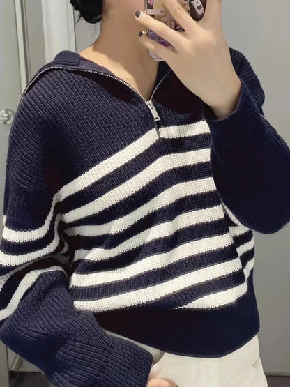 Dames Trui Wijd Met Turtleneck En Gestreepte Details