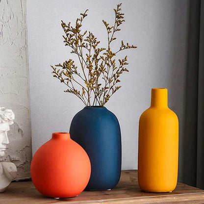 Keramische Vaas met Handgeschilderde Scandinavische Motieven – Decoratieve Bloemenvaas voor Woonkamer en Tafel