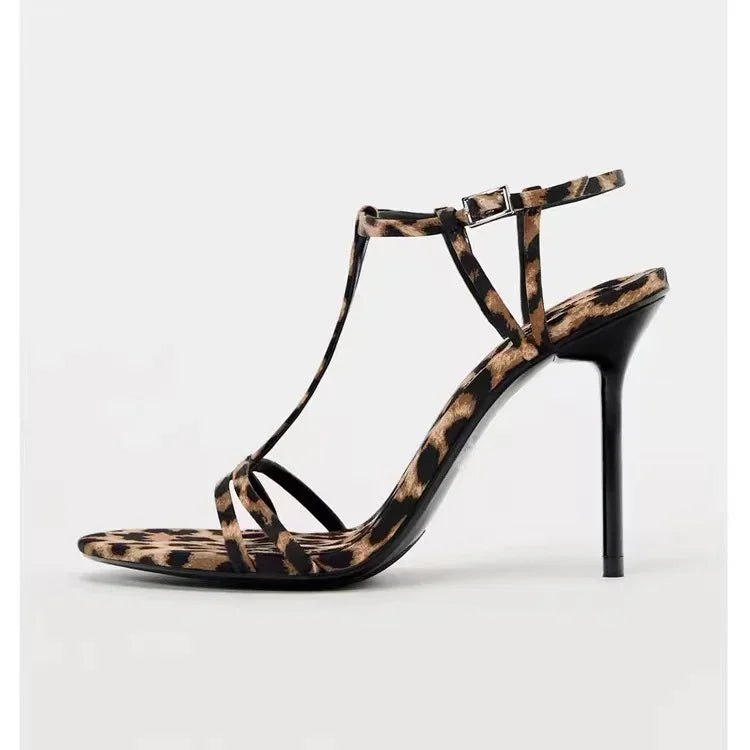 Leopard Sandalen met Hoge Hak en Glamour Look