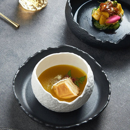 Sculptural Serveerkom van Porselein voor Desserts en Hapjes in Modern Minimalistisch Design
