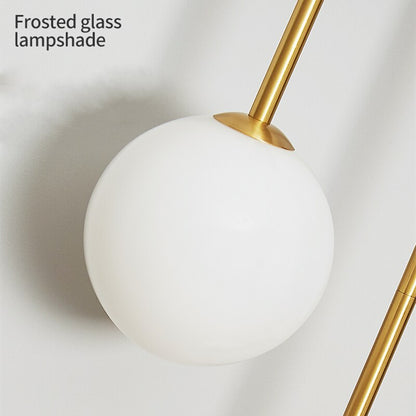 Goudkleurige Wandlamp met Wit Glazen Bol – Modern Scandinavisch Design voor Hal & Gang