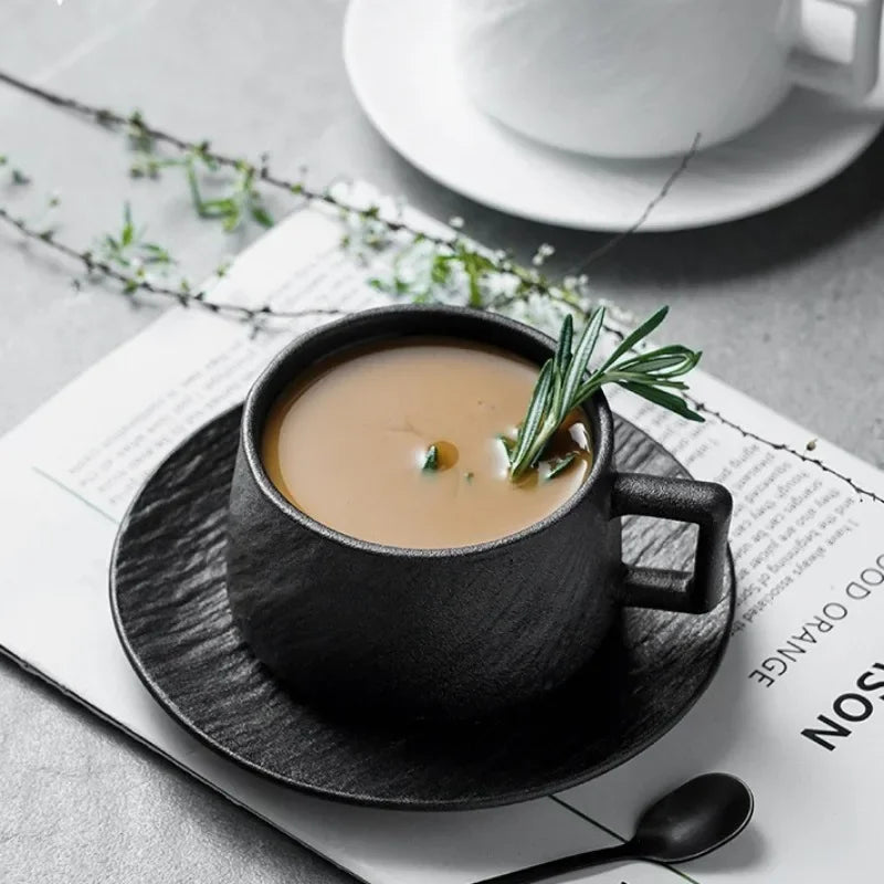 Keramische Koffiemok met Schotel – Japans Geïnspireerd Servies voor Thee en Koffie – Handgevormde Kopjes met Bijpassend Onderzettertje