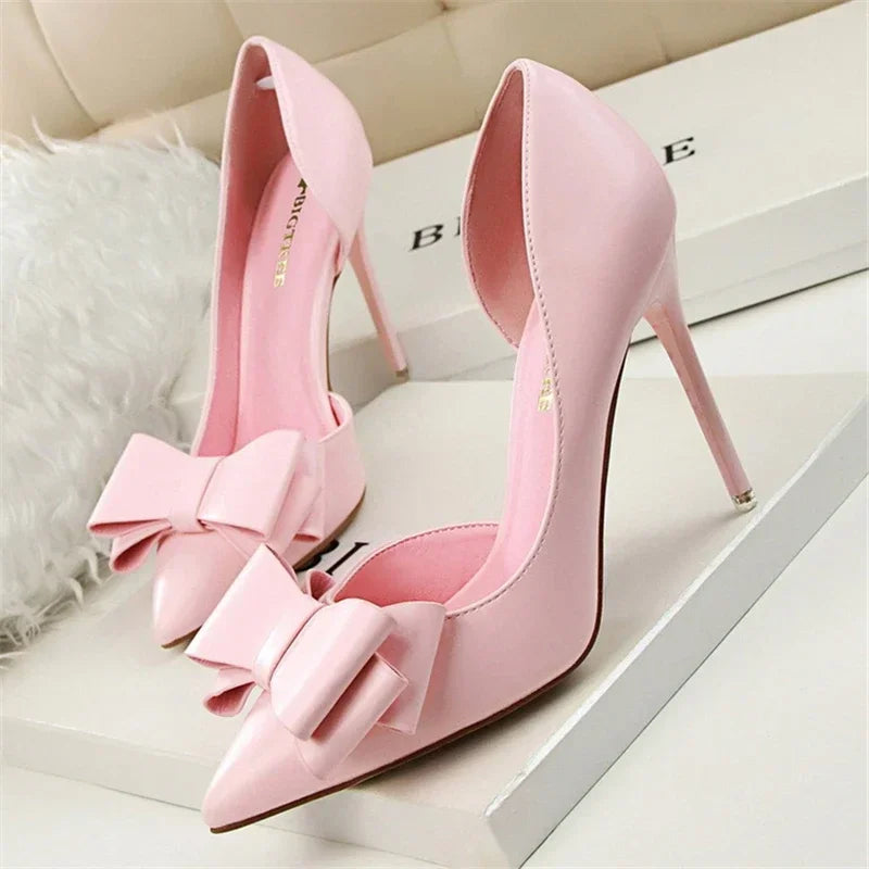 Pumps met Strik Detail en Puntige Neus voor Vrouw - StudioMarella