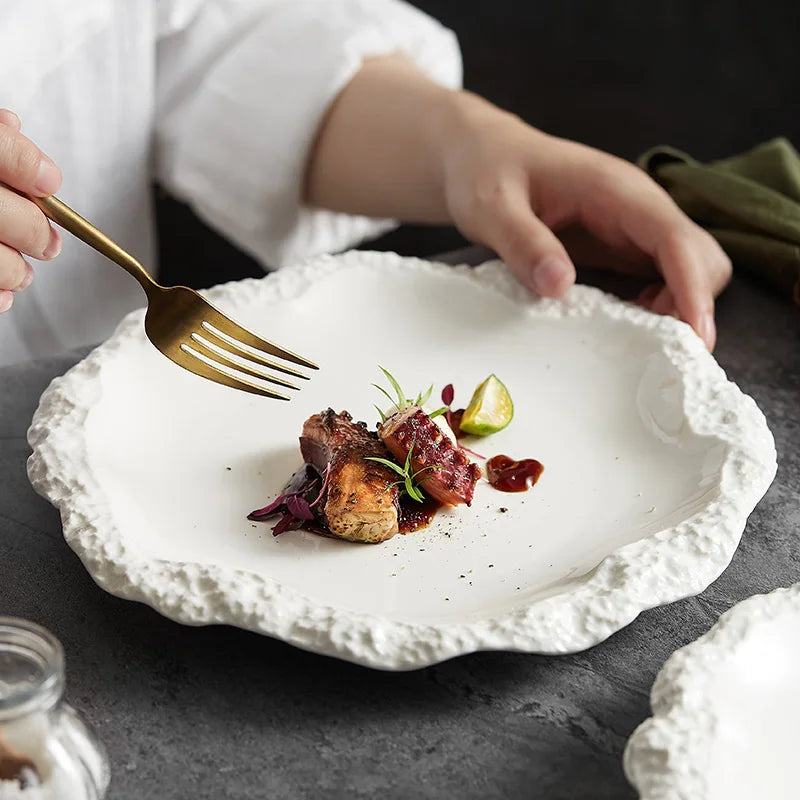 Keramisch Bord met Rotsstructuur Randafwerking – Voor Tafeldecoratie en Dagelijks Gebruik