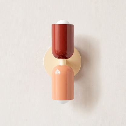 Moderne Wandlamp met Kleurrijke Kap – Glazen Lichtpunt voor Levendige Ruimtes
